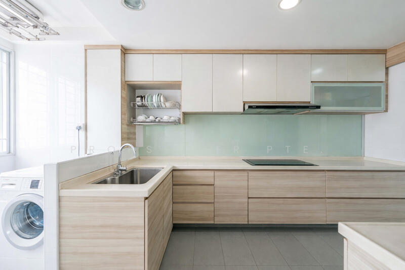 205 Choa Chu Kang Central HDB Flat For Sale at S$ 660,000 | PropertyGuru Singapore - Kitchen