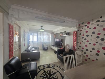 For Sale - 4 Holland Close