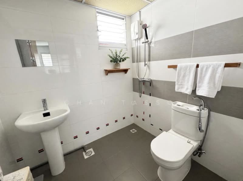 429B Bedok North Woods, 429B Bedok North Road, 2 Bedrooms, 743 sqft, HDB Flat For Sale, by Tasso Chan, 500044094 - Master Bathroom - PropertyGuru.com.sg