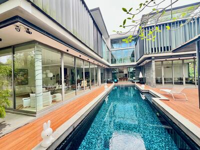 For Rent - Luxury Modern 3 Storey Detached with 7 Bedrooms Lift and Pool