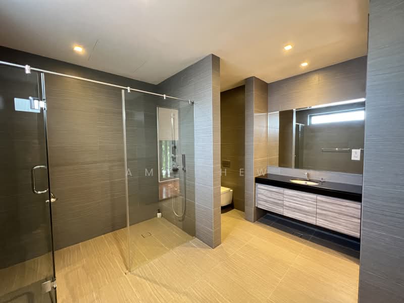 Luxury Modern 3 Storey Bungalow with 7 Spacious Bedrooms Lift and Pool, Bin Tong Park Victoria Park Rebecca Road, 7 Bedrooms, 10,000 sqft, Bungalow House For Rent, by Amy Chew, 500044099 - Bathroom - PropertyGuru.com.sg