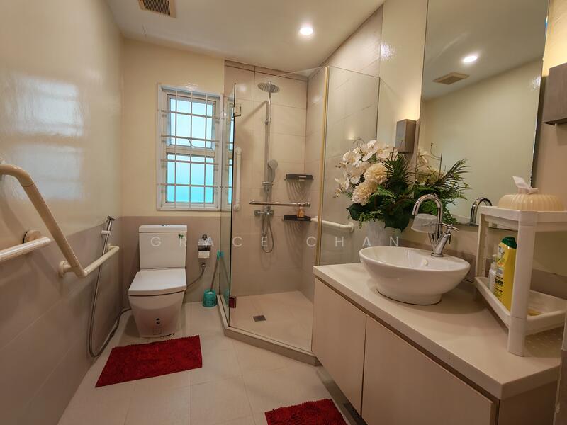 107 WEST COAST GROVE Cluster House For Sale at S$ 5,800,000 | PropertyGuru Singapore - Bathroom