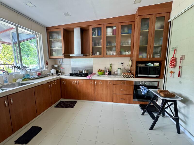 Rare 2 Storey Terrace, West Coast Gardens, 1Km to Qifa & Nan Hua, Convenience Terraced House For Sale at S$ 5,200,000 | PropertyGuru Singapore - Kitchen 