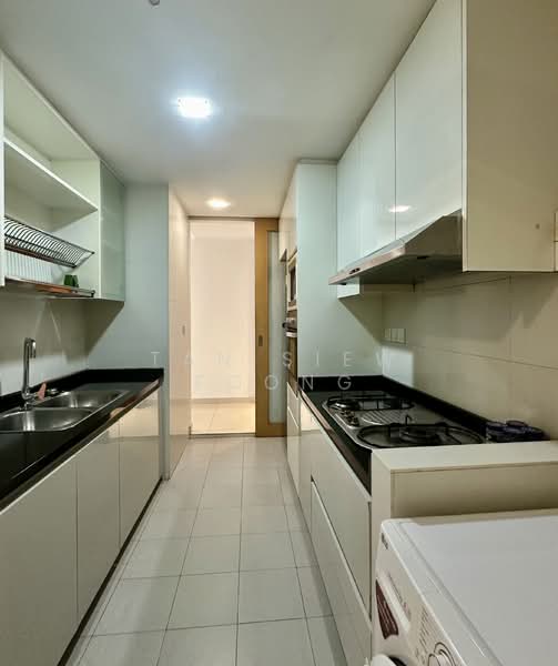 Casa Merah Condominium For Sale at S$ 2,000,000 | PropertyGuru Singapore - Kitchen
