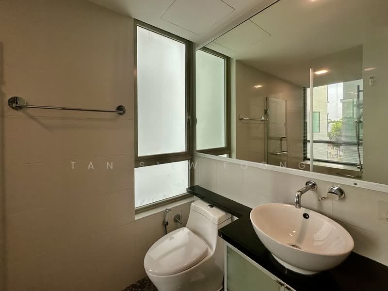 Casa Merah Condominium For Sale at S$ 2,000,000 | PropertyGuru Singapore - Bathroom
