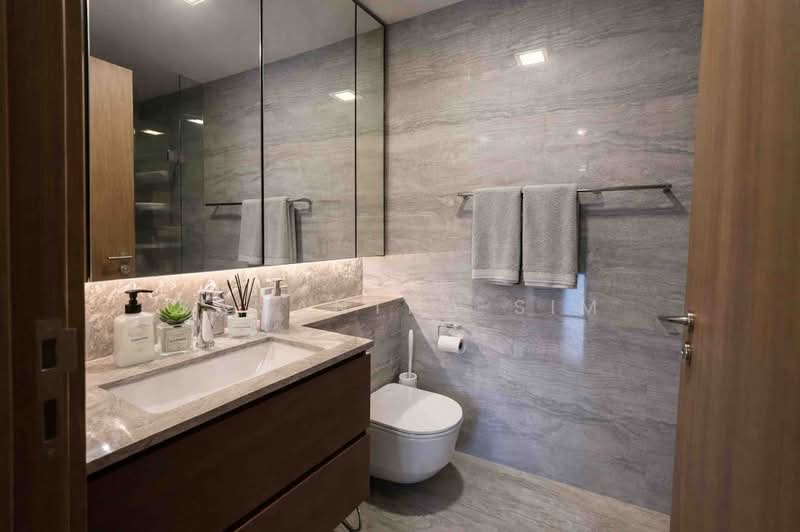 Fourth Avenue Residences Condominium For Sale at S$ 1,888,000 | PropertyGuru Singapore - Bathroom 2