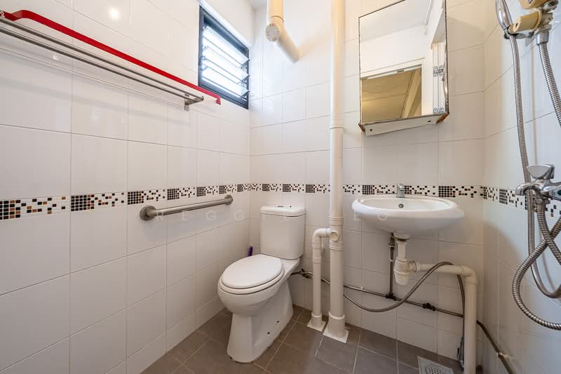 19 Saint George's Road, 19 Saint George's Road, 3 Bedrooms, 990 sqft, HDB Flat For Sale, by Reggie Yeo, 500044232 - Bathroom - PropertyGuru.com.sg