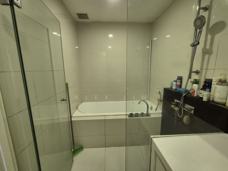 The Interlace, 184 Depot Road, 3 Bedrooms, 2,110 sqft, Condominium For Sale, by Alex Lim, 500044259 - Bathroom - PropertyGuru.com.sg