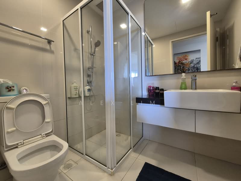The Interlace, 184 Depot Road, 3 Bedrooms, 2,110 sqft, Condominium For Sale, by Alex Lim, 500044259 - Bathroom - PropertyGuru.com.sg