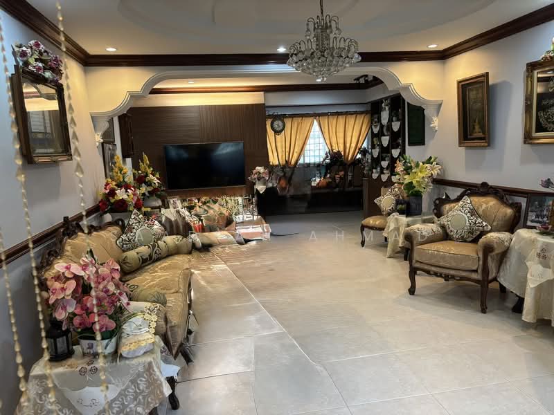 162 Tampines Street 12 HDB Flat For Sale at S$ 800,000 | PropertyGuru Singapore - Living Room