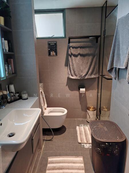 Yew Mei Green Condominium For Sale at S$ 1,750,000 | PropertyGuru Singapore - Bathroom