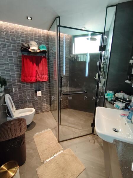 Yew Mei Green Condominium For Sale at S$ 1,750,000 | PropertyGuru Singapore - Master Bathroom