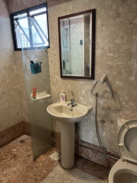 Harbourlights Apartment For Sale at S$ 1,600,000 | PropertyGuru Singapore - Bathroom