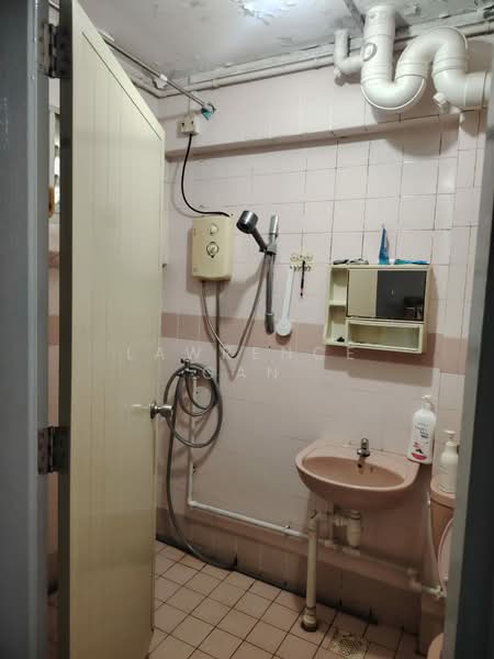 270 Bishan Street 24, 270 Bishan Street 24, 3 Bedrooms, 1,112 sqft, HDB Flat For Sale, by Lawrence Gan, 500044307 - Bathroom - PropertyGuru.com.sg