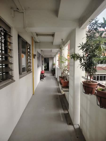 270 Bishan Street 24, 270 Bishan Street 24, 3 Bedrooms, 1,112 sqft, HDB Flat For Sale, by Lawrence Gan, 500044307 - Corridor - PropertyGuru.com.sg