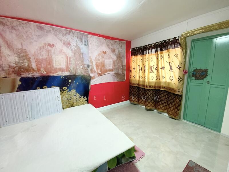 304 Serangoon Avenue 2 HDB Flat For Sale at S$ 645,000 | PropertyGuru Singapore - Bedroom