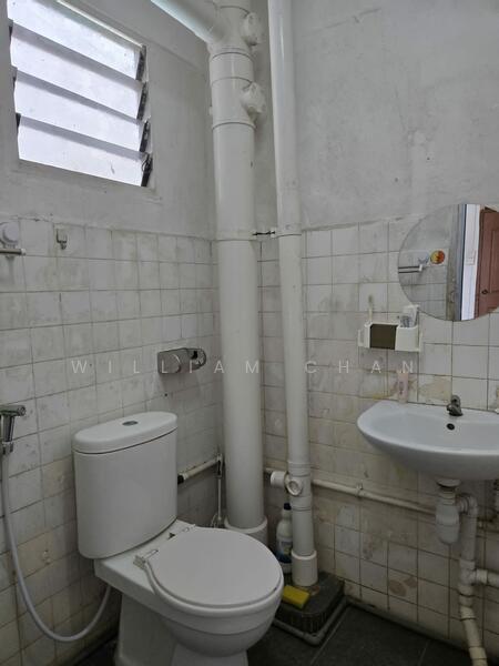114 Jurong East Street 13, 114 Jurong East Street 13, Room Rental, 180 sqft, HDB Flat For Rent, by William Chan, 500044345 - Bathroom - PropertyGuru.com.sg