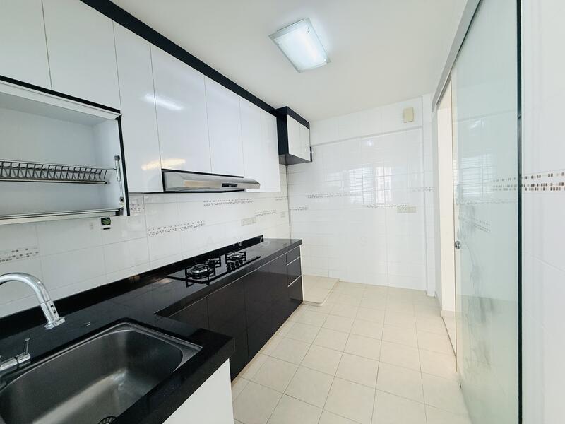 211C Compassvale Lane HDB Flat For Sale at S$ 688,000 | PropertyGuru Singapore - Kitchen