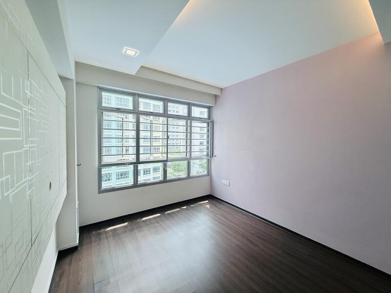 211C Compassvale Lane HDB Flat For Sale at S$ 688,000 | PropertyGuru Singapore - Master Bedroom