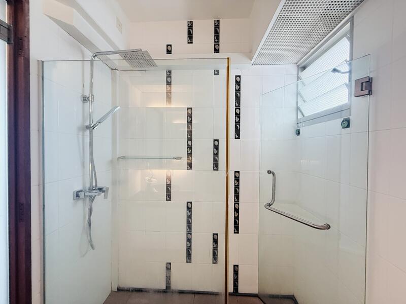 211C Compassvale Lane HDB Flat For Sale at S$ 688,000 | PropertyGuru Singapore - Master Bathroom