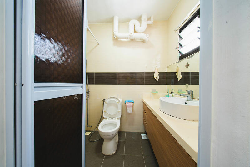227B Compassvale Drive HDB Flat For Sale at S$ 699,000 | PropertyGuru Singapore - Bathroom