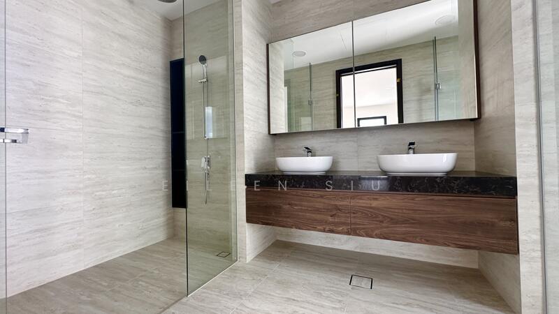1km to Henry Park, Luxury Bungalow at Mount Sinai Estate Detached House For Sale at S$ 19,800,000 | PropertyGuru Singapore - Bathroom