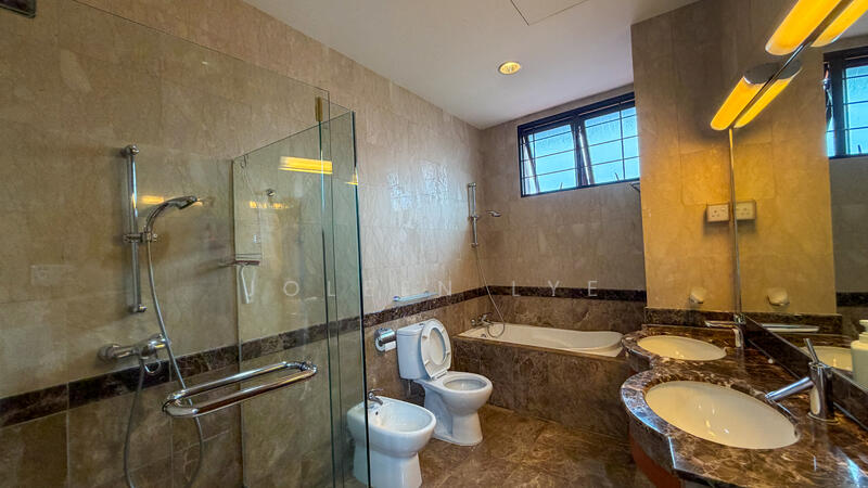 ☀️Wide Frontage☀️1KM Henry Park Primary ☀️Elevated FH Semi-D☀️ ☎️8686~9040 Joleen, , 6 Bedrooms, 4,800 sqft, Semi-Detached House For Sale, by Joleen Lye, 500044419 - Bathroom - PropertyGuru.com.sg