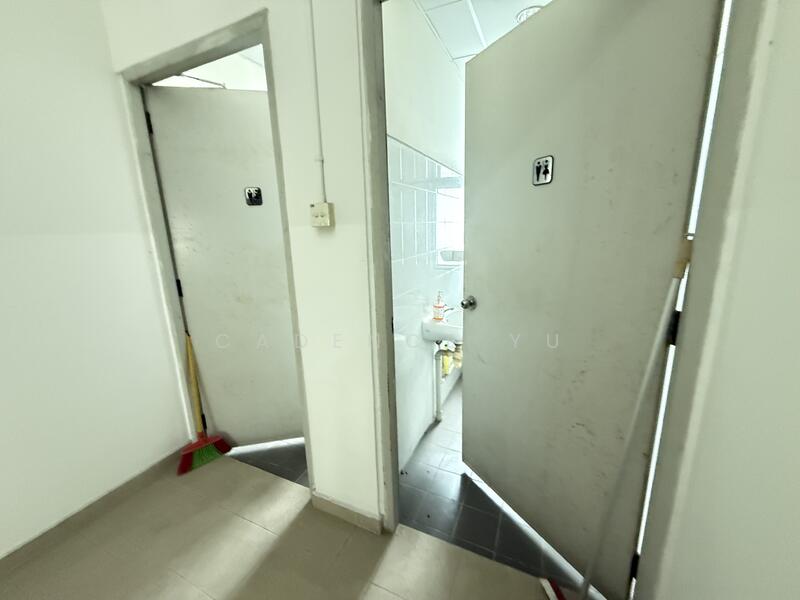 Enterprise Hub, 48 Toh Guan Road East, 6,200 sqft, Factory / Workshop (B2) For Sale, by Cadence Yu, 500044425 - Bathroom - CommercialGuru.com.sg