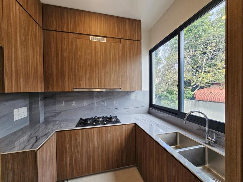 🏠 District 15 Luxury Brand New Interterrace Home at Opera Estate ♫ Terraced House For Sale at S$ 6,380,000 | PropertyGuru Singapore - Kitchen