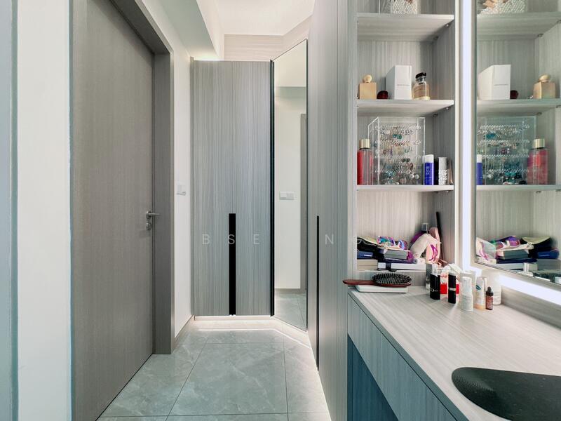 Study/walk in wardrobe