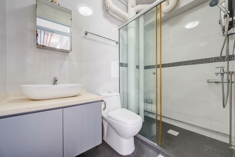176 Lompang Road, 176 Lompang Road, 3 Bedrooms, 1,087 sqft, HDB Flat For Sale, by Yammie Ho, 500044520 - Bathroom - PropertyGuru.com.sg
