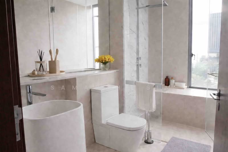 The Scotts Tower Condominium For Sale at S$ 1,320,000 | PropertyGuru Singapore - Bathroom