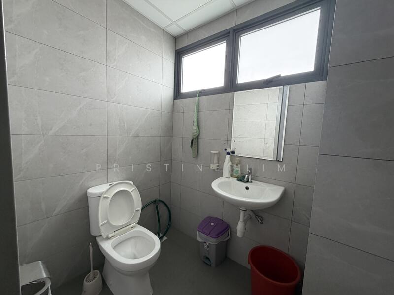 T-Space, 1 Tampines North Drive 1, 2,422 sqft, Factory / Workshop (B2) For Sale, by Pristine Lim, 500044681 - Bathroom - CommercialGuru.com.sg