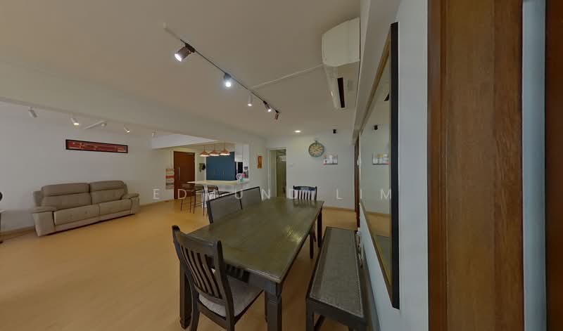 190 Bishan Street 13 HDB Flat For Sale at S$ 1,040,000 | PropertyGuru Singapore - Living Room