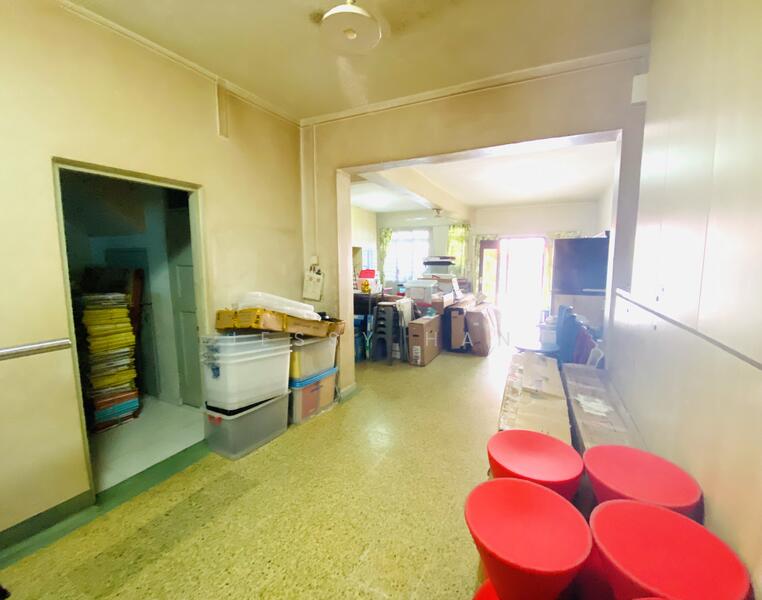 Original 2 Storey Terrace @ Mount Sinai View, Mount Sinai Drive, Moonbeam walk Terraced House For Sale at S$ 5,700,000 | PropertyGuru Singapore - Interior