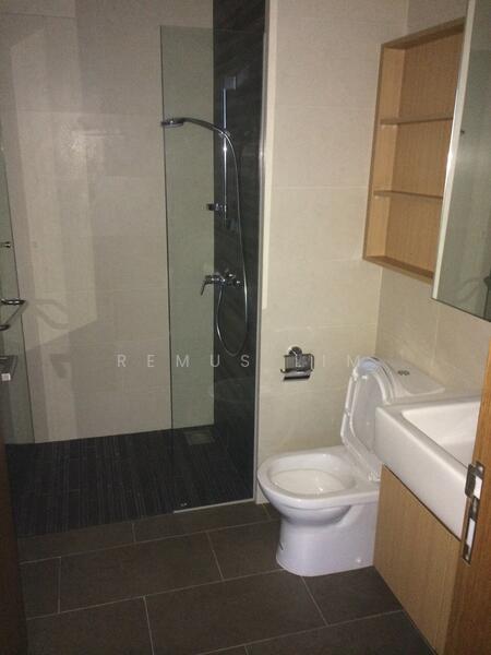 The Interweave Condominium For Sale at S$ 799,000 | PropertyGuru Singapore - Bathroom