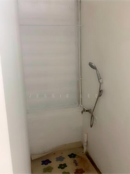 Upper Serangoon Shopping Centre, 756 Upper Serangoon Road, 238 sqft, Mall Shop For Rent, by Jessie Lee, 500044873 - Bathroom - CommercialGuru.com.sg