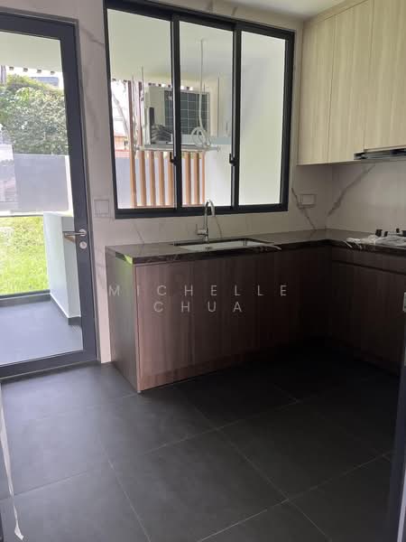 Seletar Hills Estate, Seletar / Yio Chu Kang, 5 Bedrooms, 4,674 sqft, Corner Terrace For Sale, by Michelle Chua, 500044898 - Kitchen - PropertyGuru.com.sg