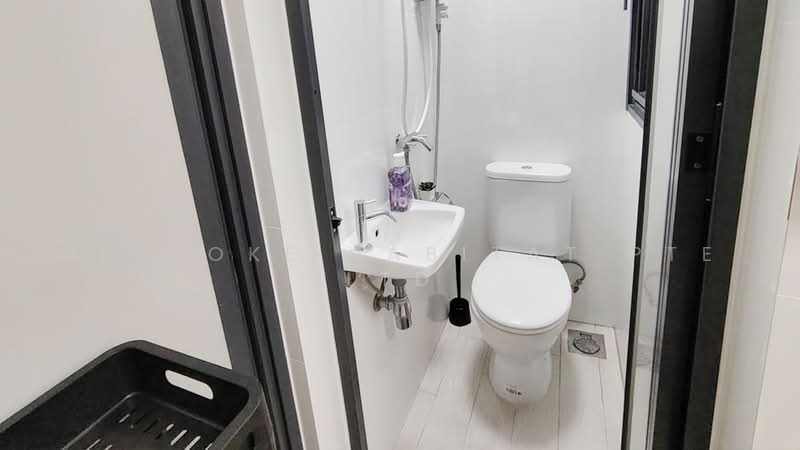 The Clement Canopy, 18 Clementi Avenue 1, Buona Vista / West Coast / Clementi New Town, Room Rental, 100 sqft, Condominium For Rent, by Bespoke Habitat Pte Ltd, 500044944 - 27-10 Common Bathroom - PropertyGuru.com.sg