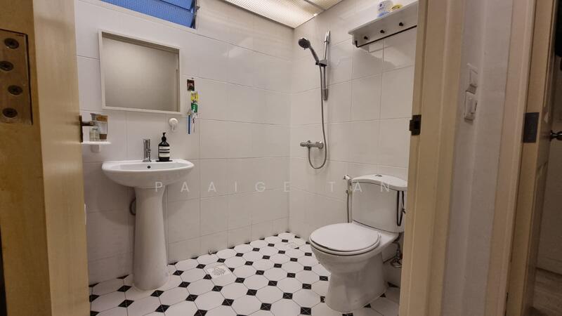 18B Circuit Road, Circuit Road, 3 Bedrooms, 1,001 sqft, HDB Flat For Sale, by Paaige Tan, 500045076 - Common Bathroom - PropertyGuru.com.sg