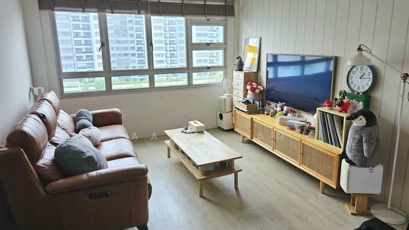 18B Circuit Road, Circuit Road, 3 Bedrooms, 1,001 sqft, HDB Flat For Sale, by Paaige Tan, 500045076 - Living Room - PropertyGuru.com.sg
