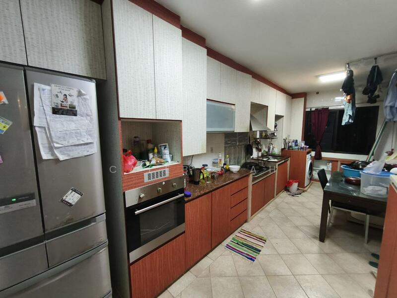 296B Compassvale Crescent HDB Flat For Sale at S$ 660,000 | PropertyGuru Singapore - Kitchen