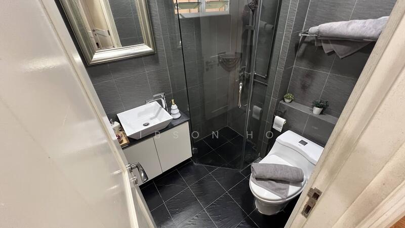 Emerald Garden, 33 Club Street, 4 Bedrooms, 1,066 sqft, Condominium For Rent, by Gibson Ho, 500045208 - Bathroom - PropertyGuru.com.sg