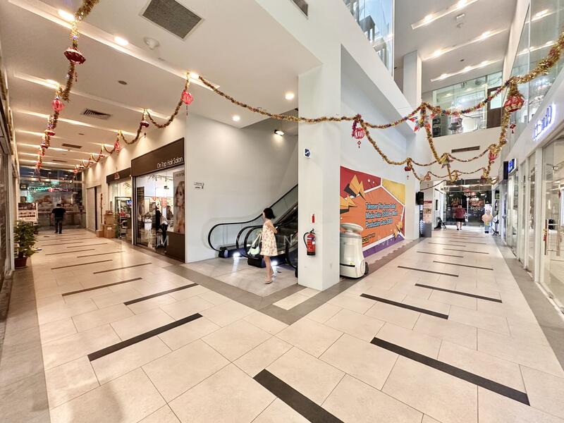 The MidTown, 1187 Upper Serangoon Road, 764 sqft, Mall Shop For Sale, by Melvin Sim, 500045276 - Hallway - CommercialGuru.com.sg