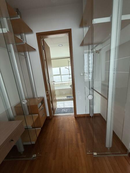 Master Bed Walk In Wardrobe