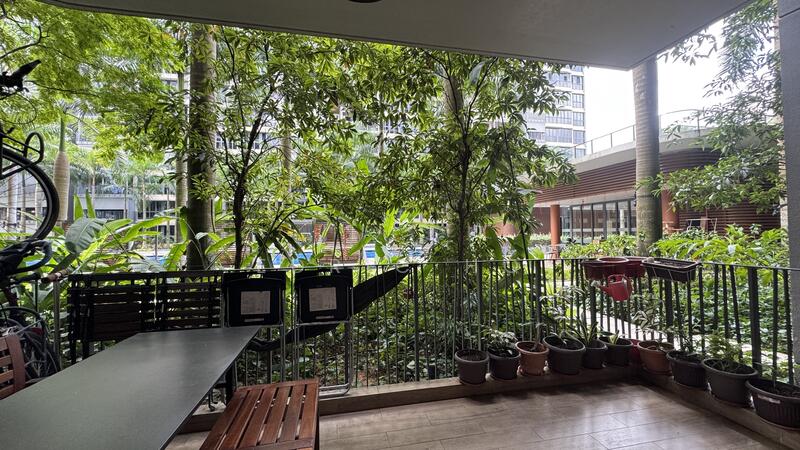 Balcony/PES - View towards the Pool