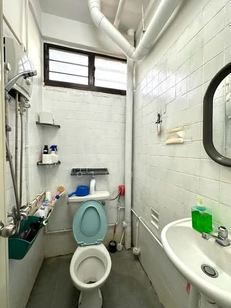 Orchard Towers, 1 Claymore Drive, Orchard / River Valley, Room Rental, 96 sqft, Apartment For Rent, by Ashley from Whitewinds Coliving, 500045420 - Bathroom - PropertyGuru.com.sg