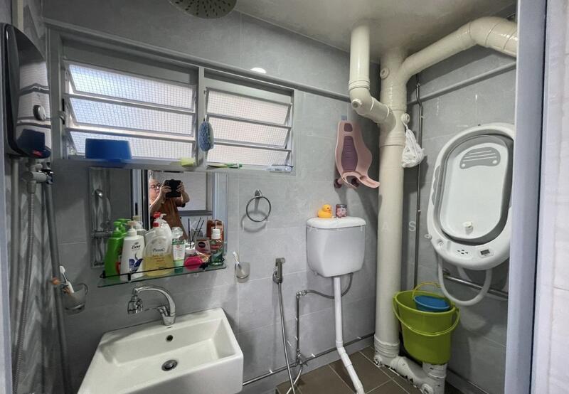 131 Bedok Reservoir Road HDB Flat For Sale at S$ 600,000 | PropertyGuru Singapore - Bathroom