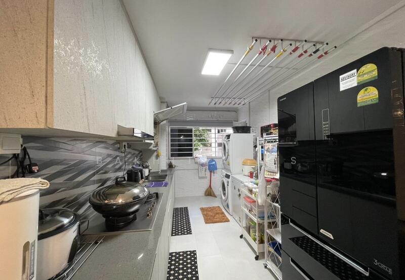 131 Bedok Reservoir Road HDB Flat For Sale at S$ 600,000 | PropertyGuru Singapore - Kitchen