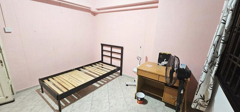 290D Bukit Batok East Avenue 3, 290D Bukit Batok East Avenue 3, Room Rental, 100 sqft, HDB Flat For Rent, by Reene Tok, 500045593 - Bedroom - PropertyGuru.com.sg
